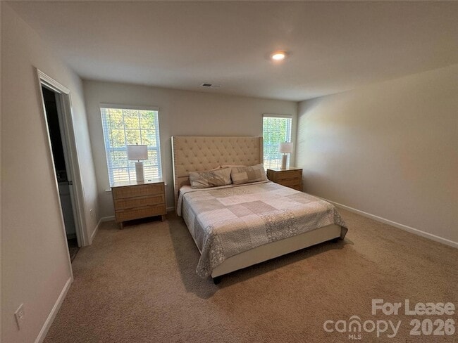 Building Photo - 1924 Vanderlyn St