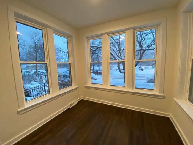 Building Photo - 4953 W Belle Plaine Ave