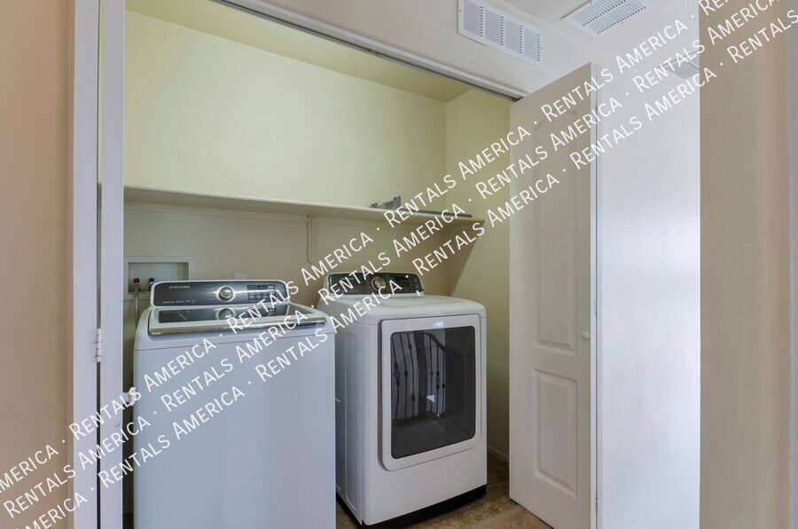 Building Photo - 1595 W Gleaming Moon Ln