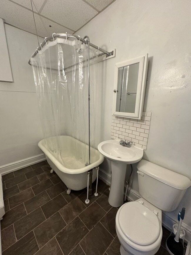 Building Photo - 940 W Princess St