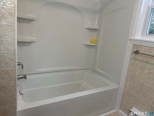 Building Photo - 18 Brighton St