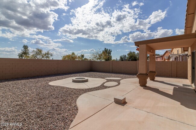 Building Photo - 11323 E Wallflower Ln