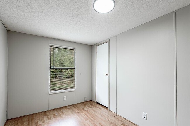 Building Photo - 1345 FM 405 Rd