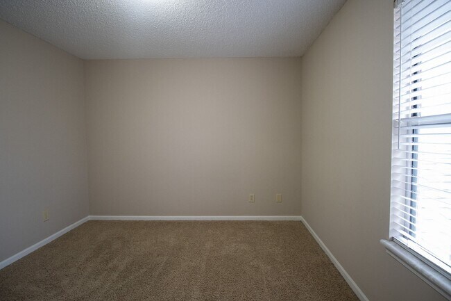 Building Photo - 3715-3715 Pimlico Dr