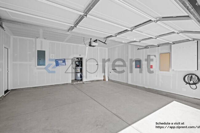 Building Photo - 3335 Cascade Dr