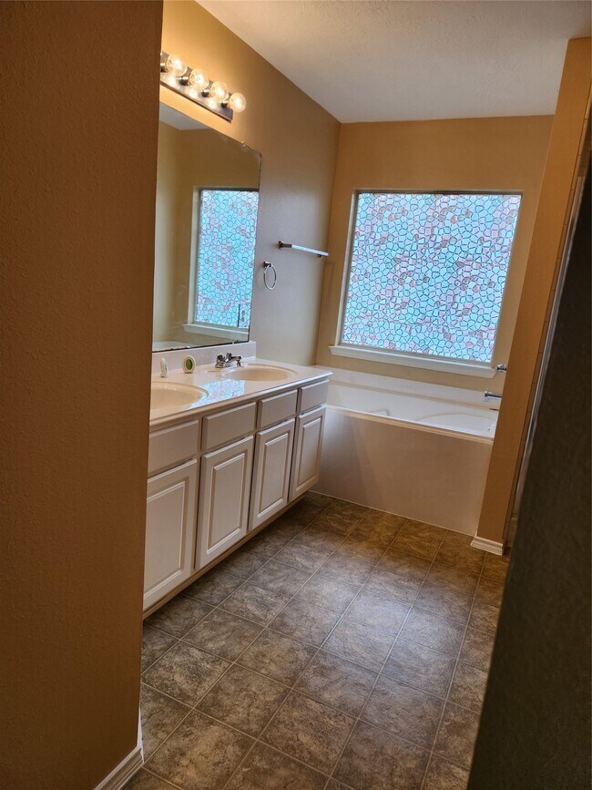 Building Photo - 7346 Cypress Pr Dr