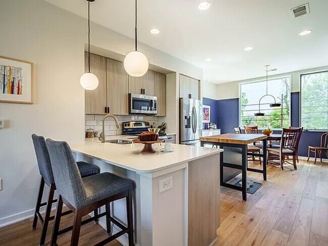 Building Photo - Premier 2BD, 2.5BA Downtown Raleigh Townho...