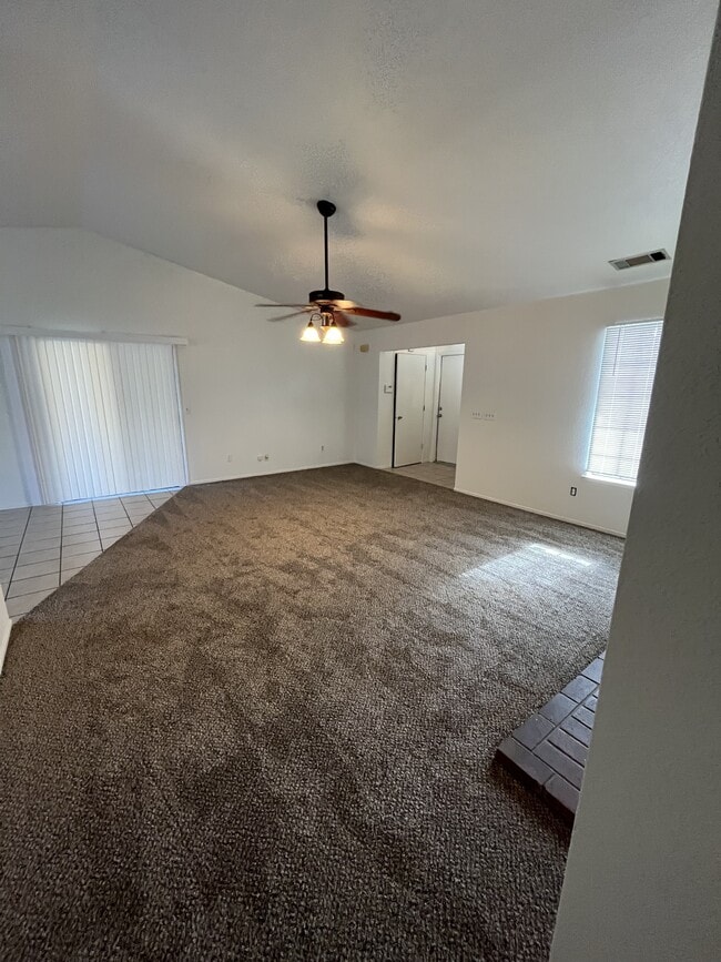 Building Photo - 2146 Fernwood Dr