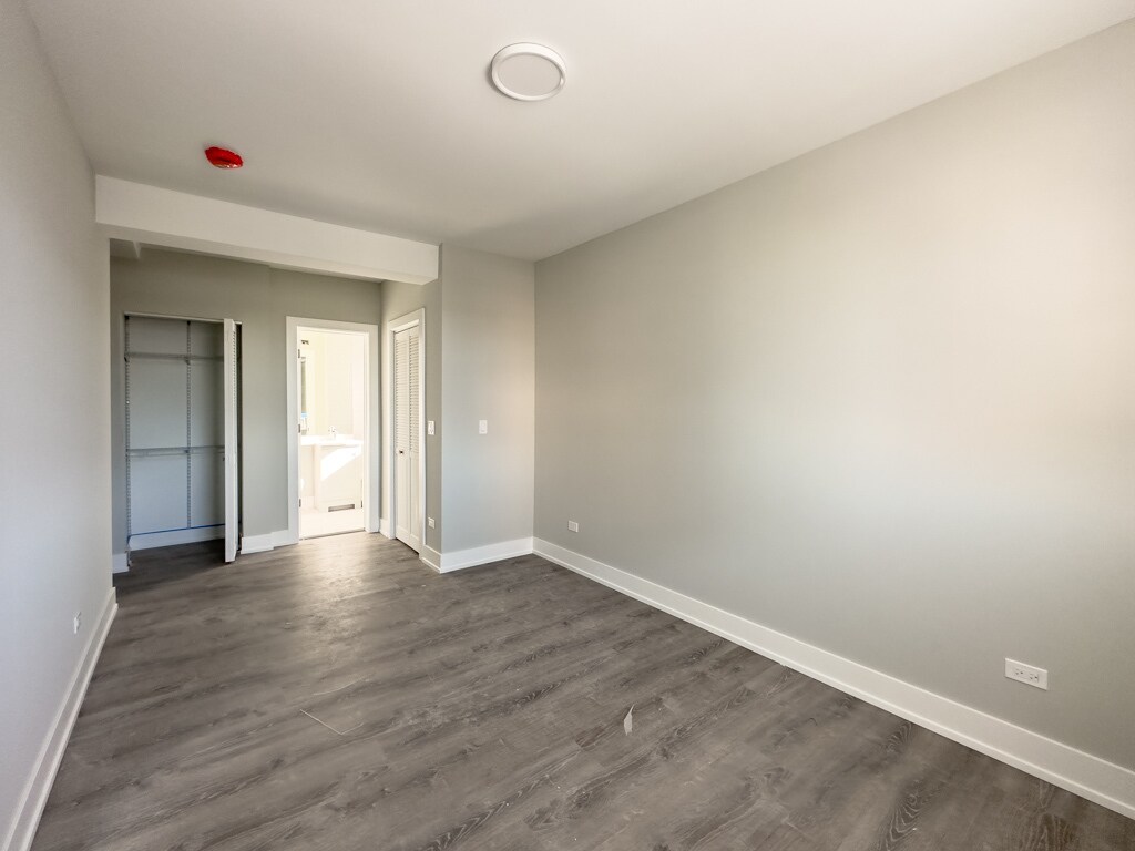 Building Photo - 508 W Belmont Ave