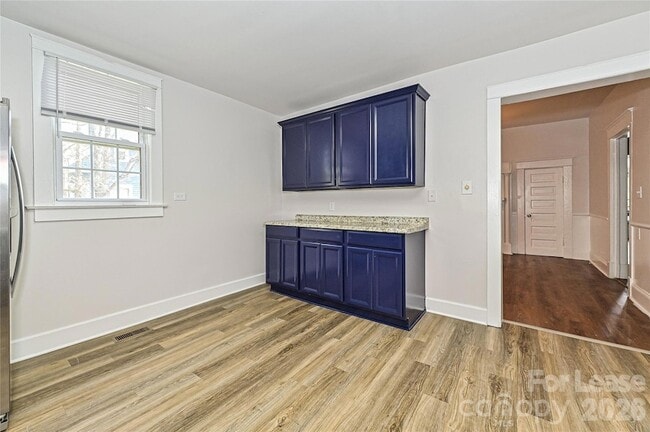 Building Photo - 1208 S Salisbury Ave