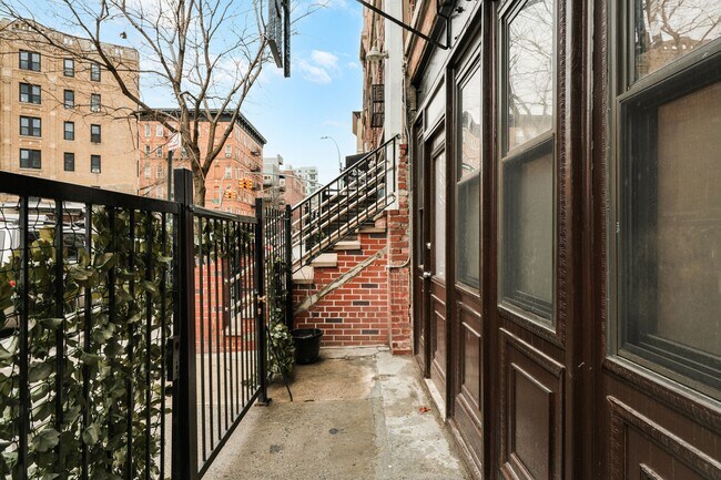 Building Photo - 384 Keap St