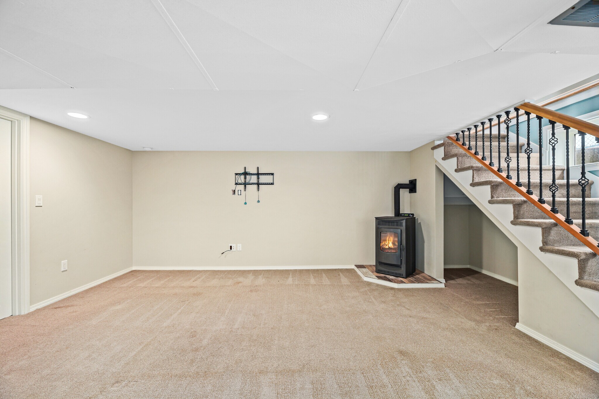 Basement entertainment area - 4232 332nd Ave SE