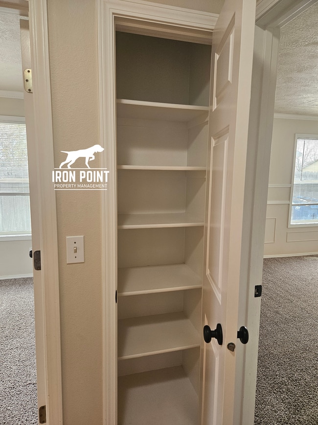 Building Photo - Candlestick Park Sub-3bed/2bath w/2 car ga...