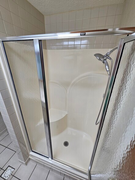 Building Photo - 440 Drummond St