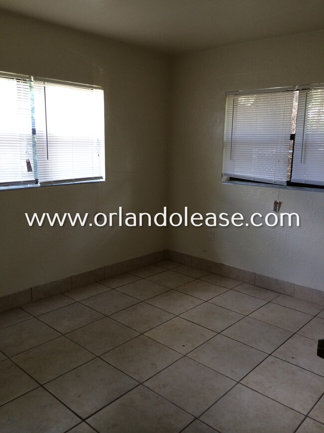 Building Photo - WELL MAINTAINED 3 BEDROOM HOME