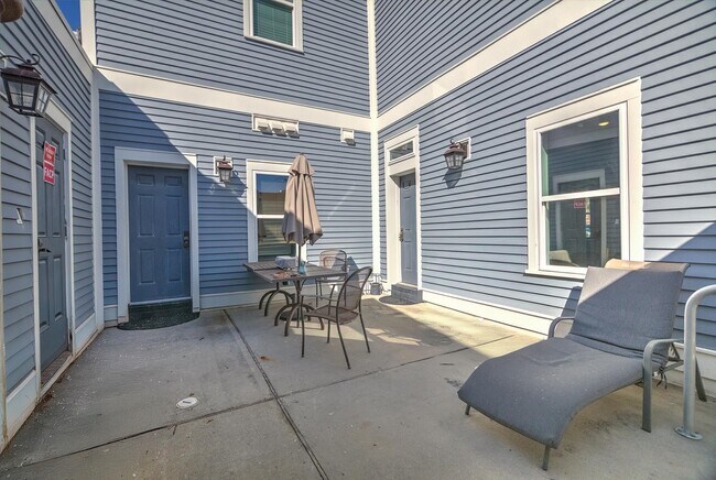 Building Photo - 2401 Market St