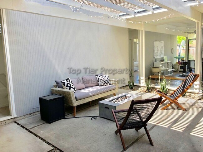 Building Photo - Popular Eichler model 4 Bed / 2 Bath / 1,742 Sqft Walnut Creek single-family house in the Rancho ...