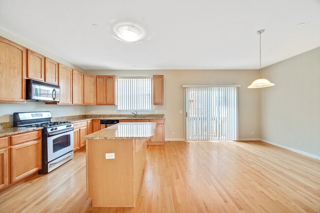 Building Photo - 111 Creekbend Ct