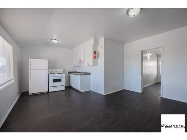 Building Photo - Discover this Modern 2/1 Chandler Apartmen...