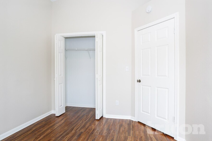 Building Photo - 3206 Boynton Dr