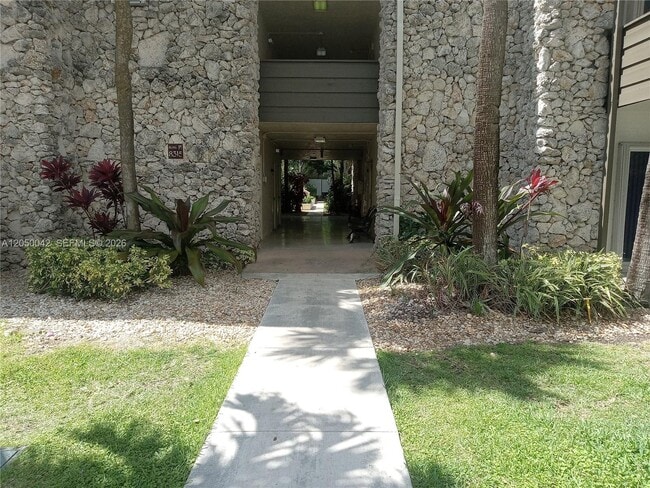 Building Photo - 8315 SW 72nd Ave