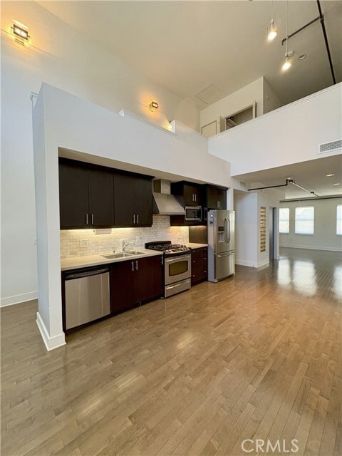 Building Photo - 920 E Santa Ana Blvd