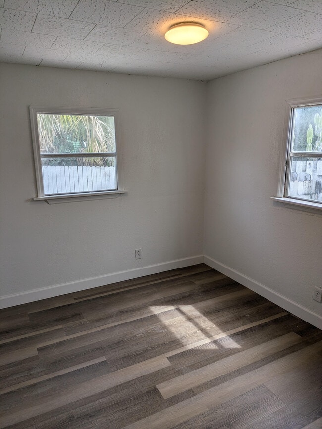 Building Photo - 2934 Plumosa Ln