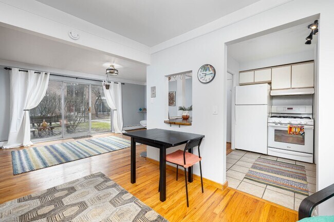 Building Photo - 1209 Island Dr