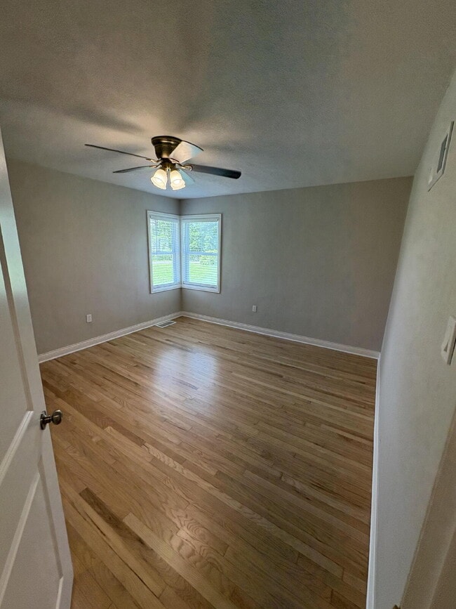Building Photo - 3 bed, 2 bath House for Rent!