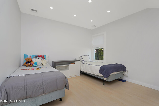 Building Photo - 319 Elberon Ave