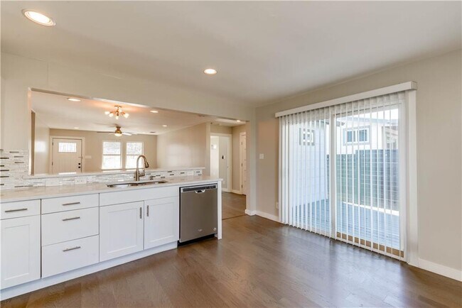 Building Photo - 4702 Bandera Rd