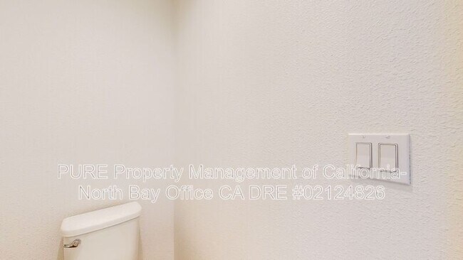 Building Photo - 221 Gambrel Cir