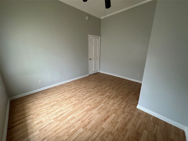 Building Photo - 2324 Gentry St