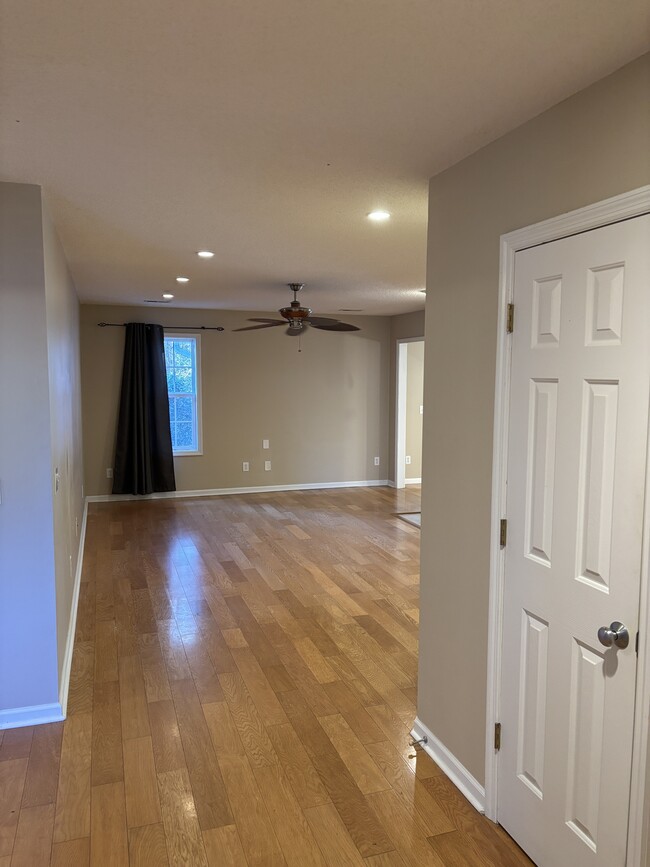 Building Photo - 480 Spring Lake Dr