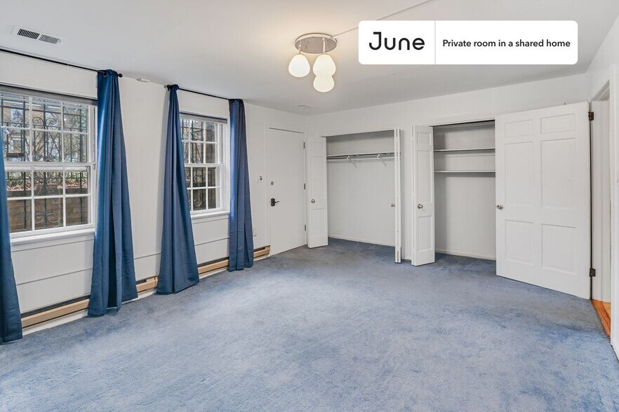 Building Photo - Private bedroom in 7 bed/3.5 bath Home