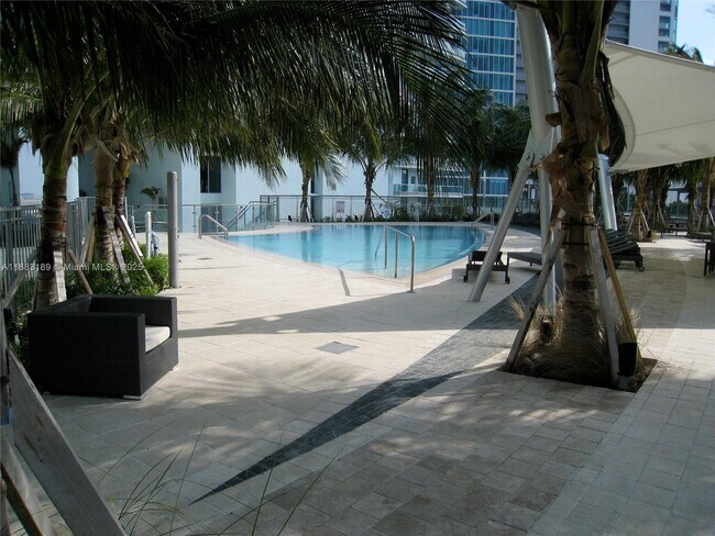 Building Photo - 900 Biscayne Blvd