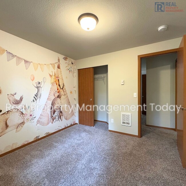 Building Photo - $200.00 OFF MOVE IN! Charming 3 Bedroom 2....