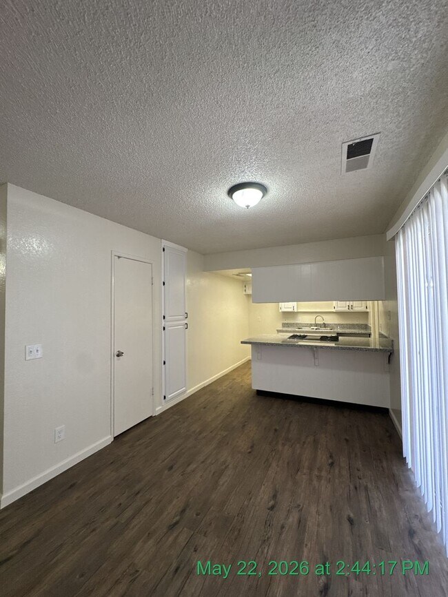 Building Photo - 1566