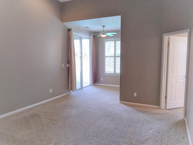 Building Photo - 553 W Fallbrook Ave