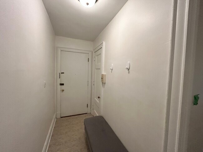 Building Photo - 5300 S Shore Dr