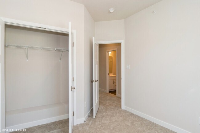 Building Photo - 6902 Sycamore Way