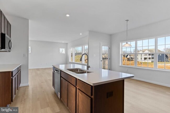 Building Photo - 32 Pamela Dr