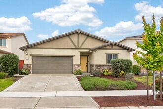 Building Photo - Gorgeous West Roseville Solar Home
