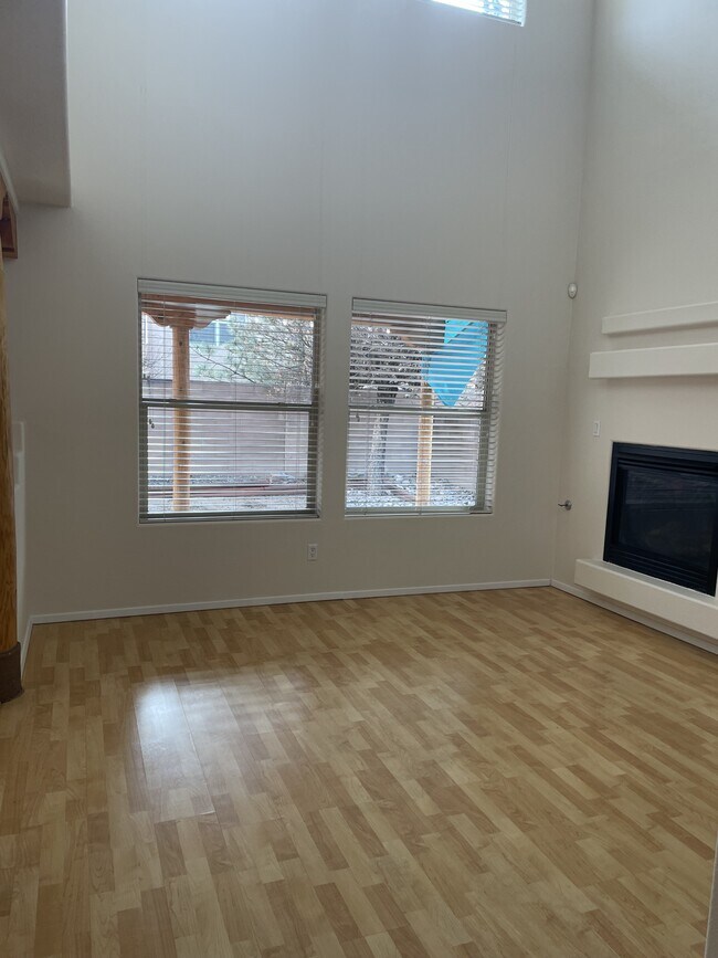 Building Photo - 7304 Via Contenta NE