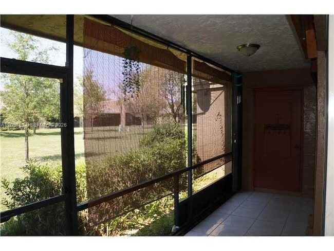 Building Photo - 459 Lakeview Dr