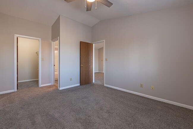 Building Photo - 1310 Hollow Run