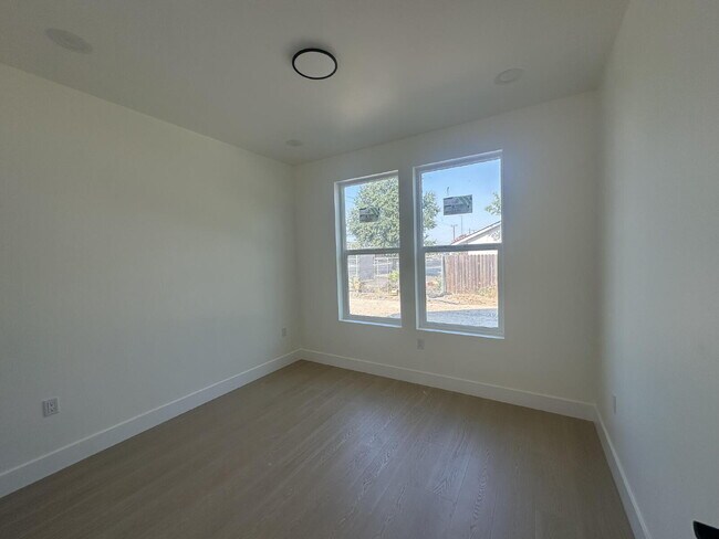 Building Photo - Brand New Construction 3 Bed | 2 Bath - Es...