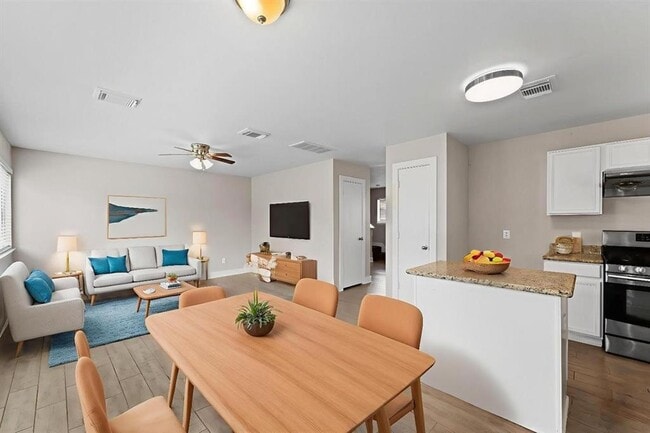 Building Photo - 7419 Ravenswood