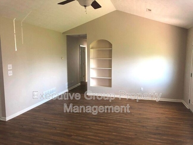 Building Photo - 275 Oxmoor Dr