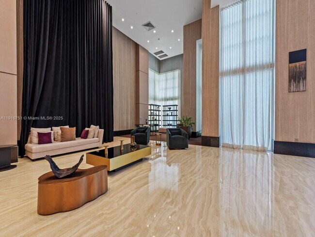 Building Photo - 950 Brickell Bay Dr